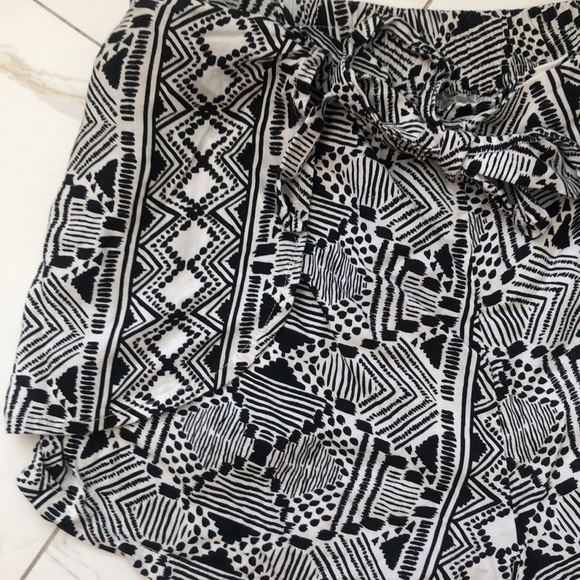 BAND OF GYPSIES Aztec Black And White Print Shorts Size XS - Picture 6 of 9